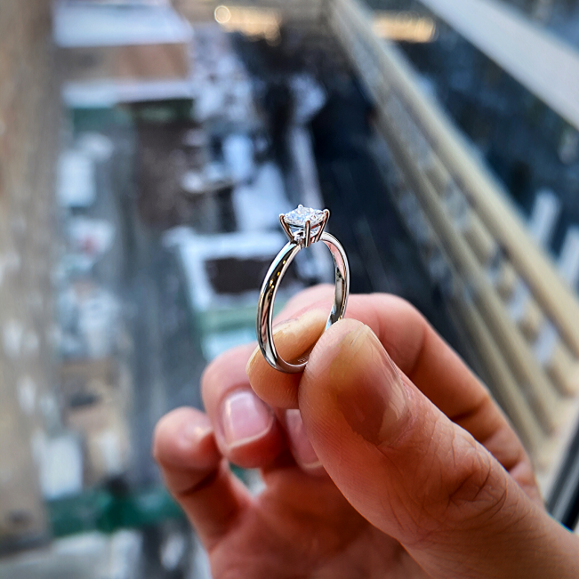 Classico anello di fidanzamento con diamante taglio principessa - Foto 5