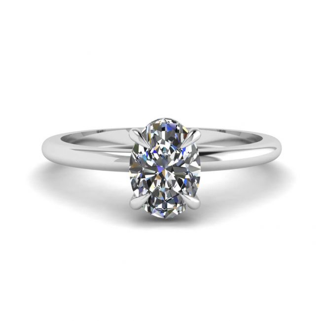 Classico anello solitario con diamante ovale in oro bianco