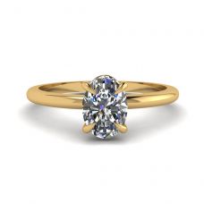Classico anello solitario con diamante ovale in oro giallo