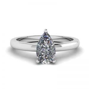 Classico anello solitario con diamante a pera