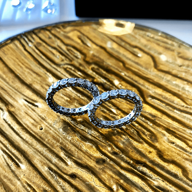 Classico anello Eternity con diamanti da 3 mm in oro giallo - Foto 5