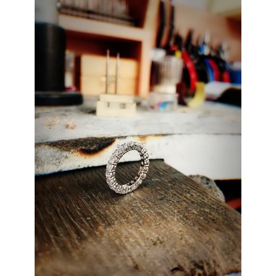 Classico anello Eternity con diamanti da 3 mm in oro giallo,  Ingrandisci immagine 7