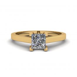 Anello con diamante taglio Princess in oro giallo 18 carati