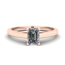 Classico anello solitario con diamante taglio smeraldo in oro rosa