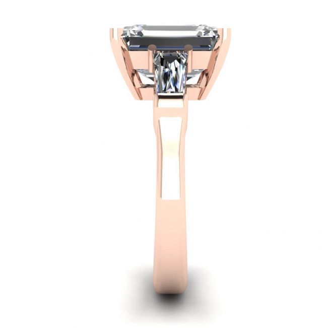 Anello di fidanzamento con tre pietre di smeraldo e diamante baguette in oro rosa - Foto 2