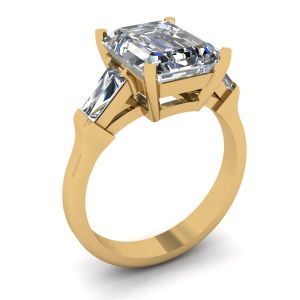 Anello di fidanzamento con tre pietre di smeraldo e diamante baguette in oro giallo - Foto 3