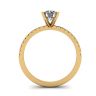 Classico anello con diamanti rotondi e sottile pavé laterale in oro giallo, Immagine 2
