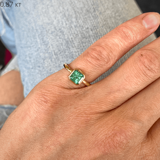 Elegante anello quadrato con smeraldi in oro bianco 18 carati,  Ingrandisci immagine 5