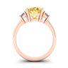 Diamante Giallo Ovale con Diamanti Bianchi a Mezzaluna Laterale in Oro Rosa, Immagine 2