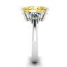 Anello Ovale in Oro Bianco con Diamanti Gialli e Diamanti Bianchi a Mezza Luna Laterale, Immagine 3