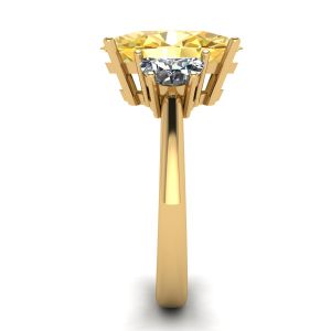 Anello Ovale in Oro Giallo con Diamanti Gialli e Diamanti Bianchi a Mezzaluna Laterale in Oro Giallo - Foto 2