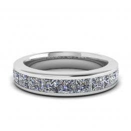 Anello Eternity con diamanti taglio Princess in oro bianco