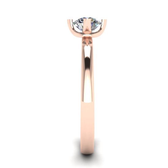 Anello con diamanti rotondi stile griffe invertite in oro rosa, More Image 1