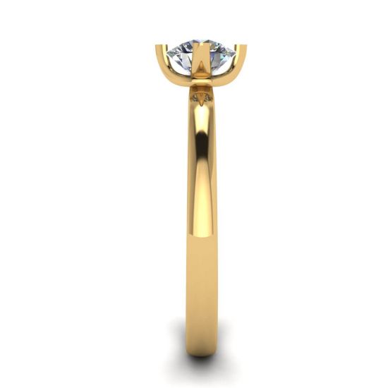 Anello con diamanti rotondi stile griffe invertite in oro giallo, More Image 1