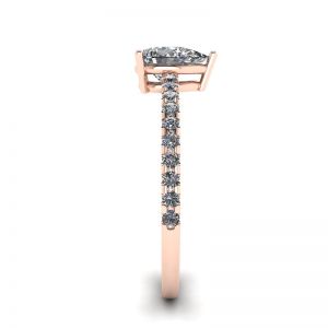 Anello a pera di diamanti con pavé laterale in oro rosa - Foto 2