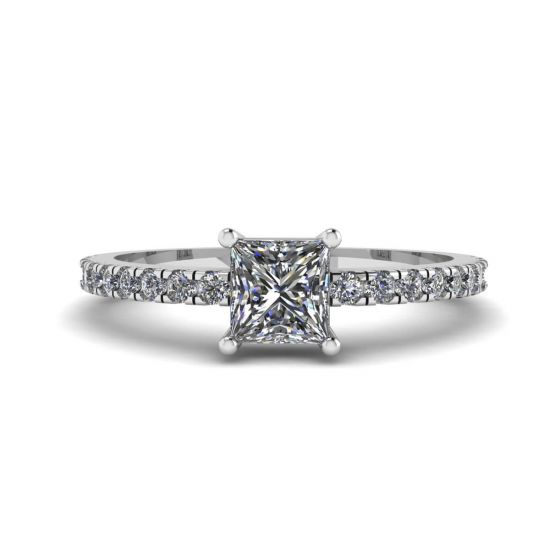 Anello con diamanti a taglio princess con pavé laterale, Ingrandisci immagine 1