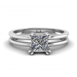 Anello di fidanzamento taglio principessa contemporaneo