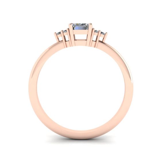 Anello con diamanti taglio smeraldo e diamanti laterali in oro rosa, More Image 0