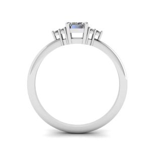 Anello con diamante taglio smeraldo e diamanti laterali - Foto 1