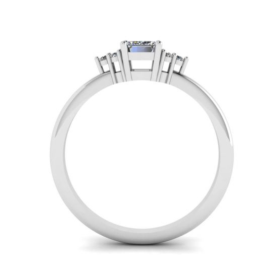 Anello con diamante taglio smeraldo e diamanti laterali, More Image 0