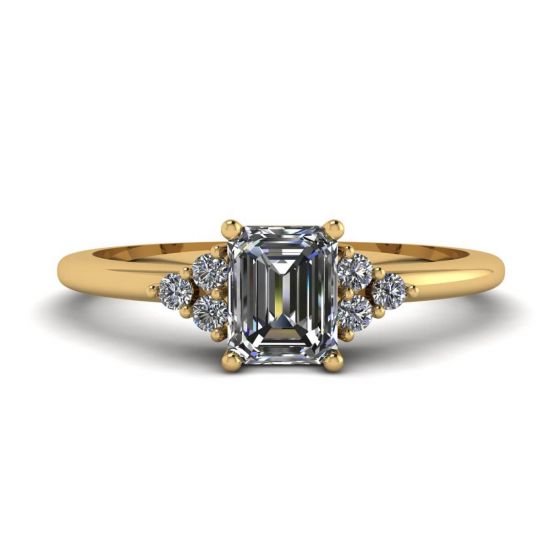 Anello con Diamanti Taglio Smeraldo e Diamanti Laterali in Oro Giallo, Ingrandisci immagine 1