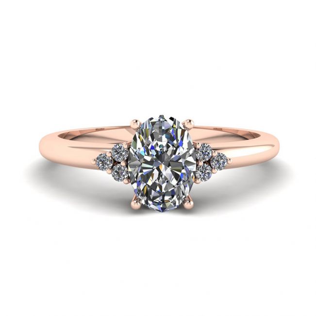 Anello Diamante Ovale con 3 Diamanti Laterali in Oro Rosa