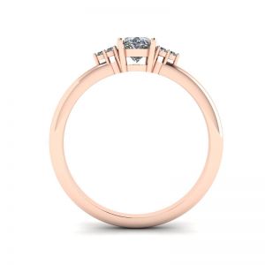 Anello Diamante Ovale con 3 Diamanti Laterali in Oro Rosa - Foto 1