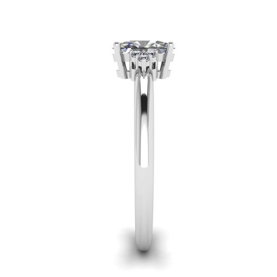Anello con diamante ovale con 3 diamanti laterali,  Ingrandisci immagine 3