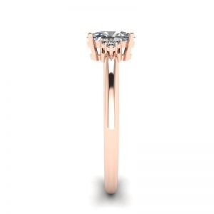 Anello Diamante Ovale con 3 Diamanti Laterali in Oro Rosa - Foto 2