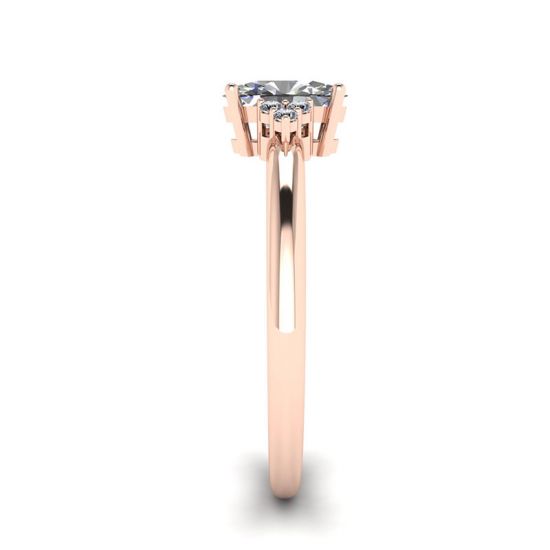 Anello Diamante Ovale con 3 Diamanti Laterali in Oro Rosa, More Image 1