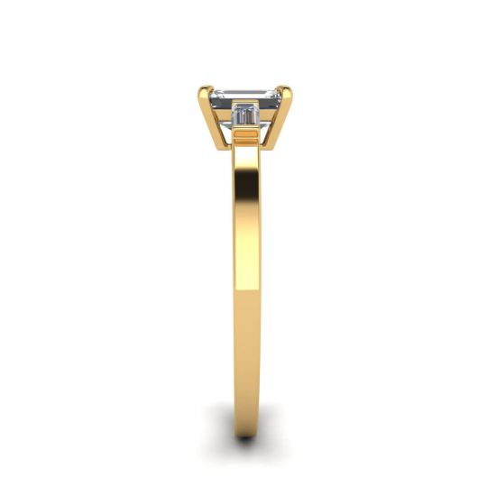Anello in oro giallo con diamanti taglio smeraldo e baguette laterale,  Ingrandisci immagine 3