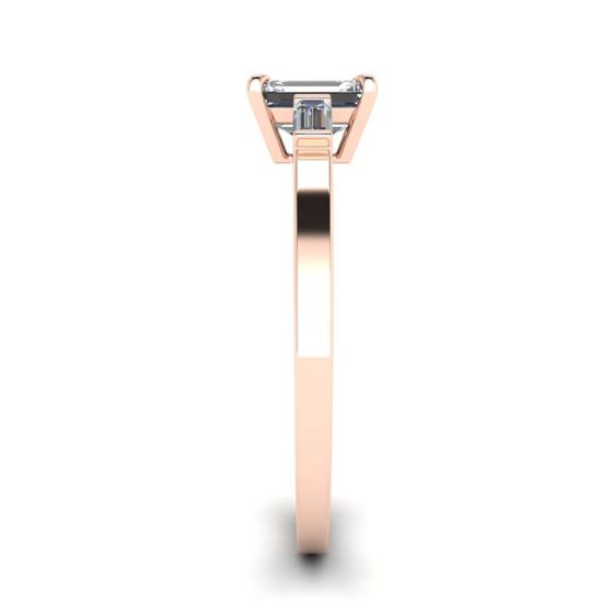 Anello in oro rosa con diamanti taglio smeraldo e baguette laterale,  Ingrandisci immagine 3