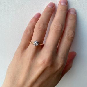 Anello di fidanzamento in oro misto con diamante - Foto 4