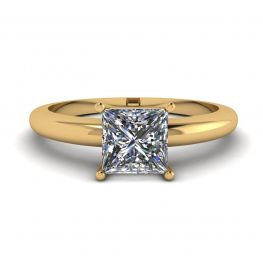 Anello solitario semplice taglio Princess in oro giallo