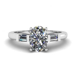 Anello in oro bianco con baguette laterali di diamanti ovali