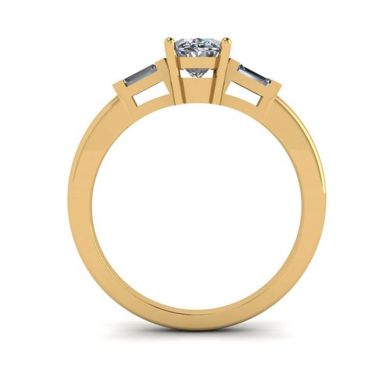 Anello in oro giallo con baguette laterali diamantate ovali, More Image 0
