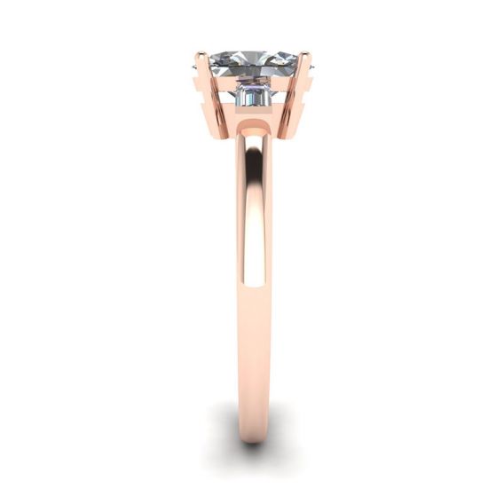 Anello in oro rosa baguette laterali con diamanti ovali,  Ingrandisci immagine 3