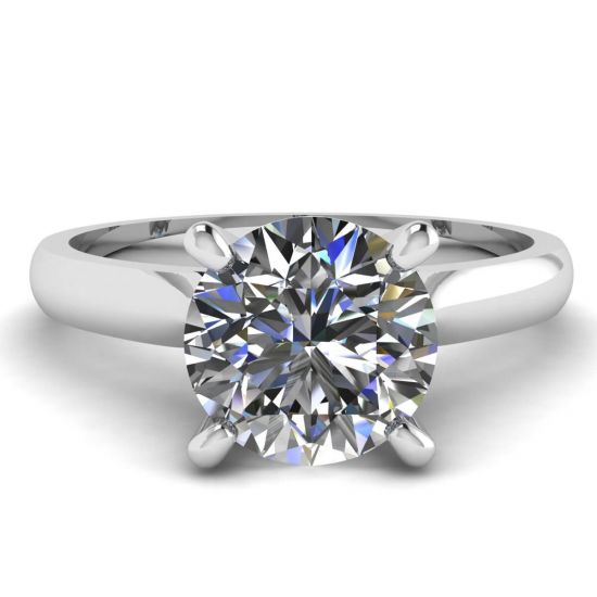 Classico anello di diamanti con un diamante
