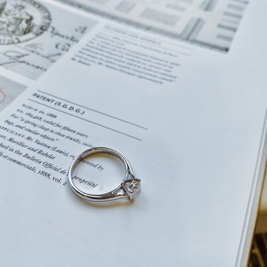 Classico anello di diamanti con un diamante in oro rosa,  Ingrandisci immagine 5
