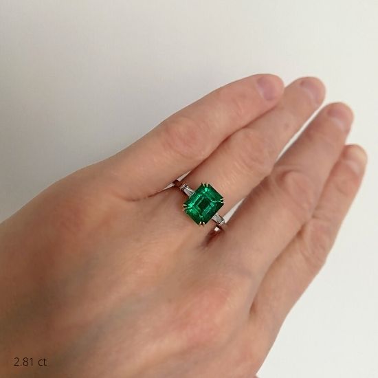 Anello Smeraldo 3 carati con Diamanti Laterali Baguette Oro Giallo,  Ingrandisci immagine 5