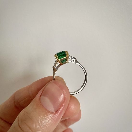 Anello Smeraldo 3 carati con Diamanti Laterali Baguette Oro Giallo,  Ingrandisci immagine 6