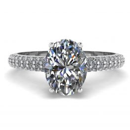 Anello Ovale Diamantato con Fascia in Pavé di Diamanti a Tre File