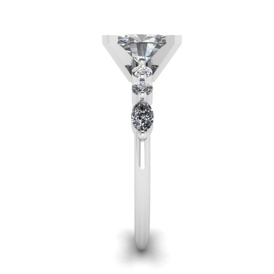 Anello Ovale Diamante Marquise Laterale e Pietre Tonde Oro Bianco,  Ingrandisci immagine 3
