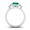 Anello con smeraldi da 3,31 carati e trilioni di diamanti laterali, Immagine 2