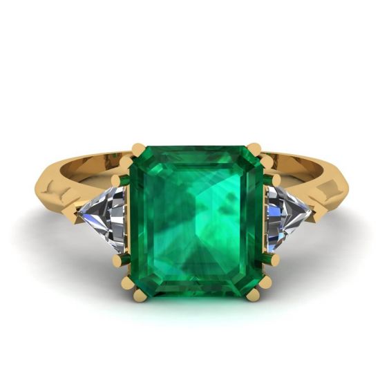 Anello Smeraldo 3 carati con Diamanti Laterali a Triangolo in Oro Giallo