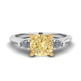 Anello Diamante Giallo Cuscino con Pere Bianche Laterali