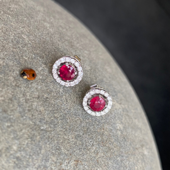 Orecchini a bottone in rubino con giacca aureola di diamanti staccabili in oro rosa,  Ingrandisci immagine 5